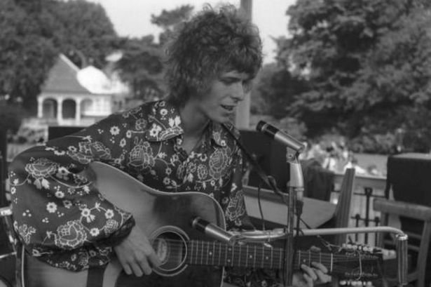 Bowie live at the Beckenham Free Festival in 1969, with his Hagstrom.