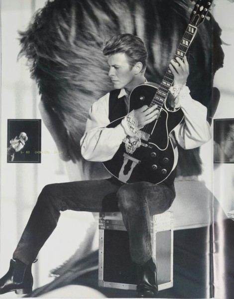 Bowie and his Gibson L4