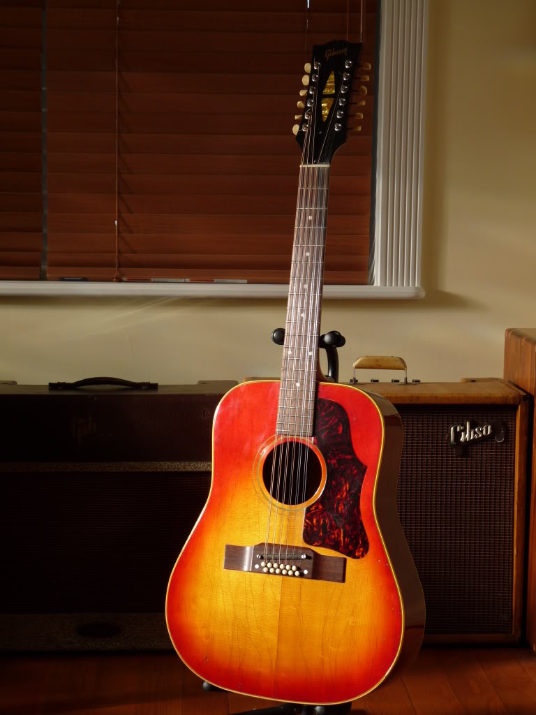 Gibson B-45, as played by David Bowie