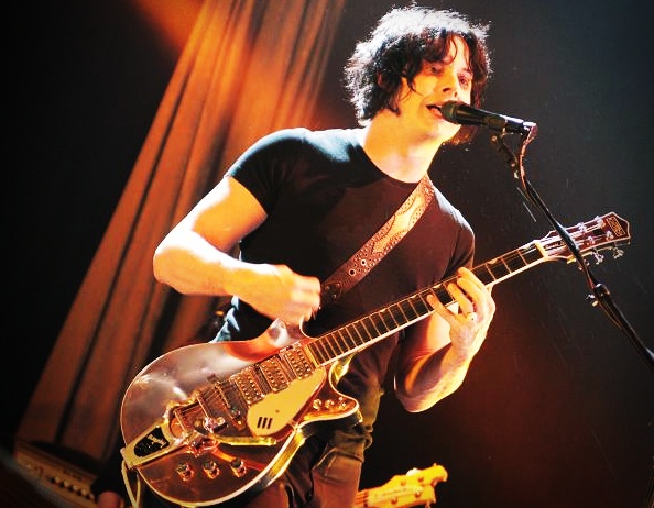 Jack White and his Gretsch Triple Jet in copper finish