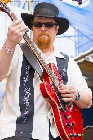 Tom Holland, blues guitarist