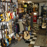 Wade's Guitar Shop (Milwaukee, WI)