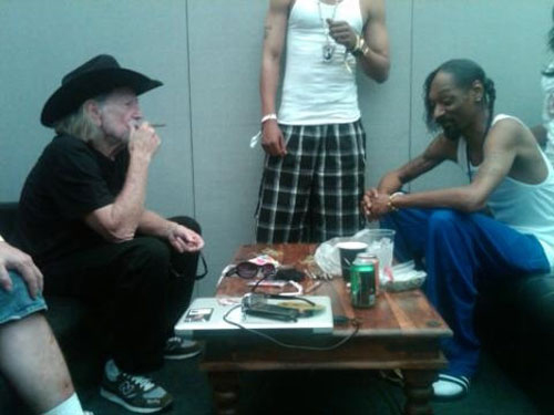 Willie Nelson & Snoop Dogg smoking backstage at the Glastonbury Music Festival (June 2010)