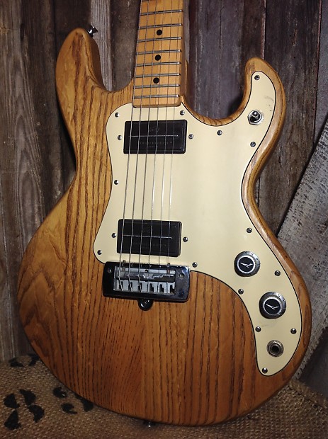 Peavey T-15 in natural