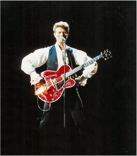 Bowie and his Gretsch Chet Atkins Country Gentleman