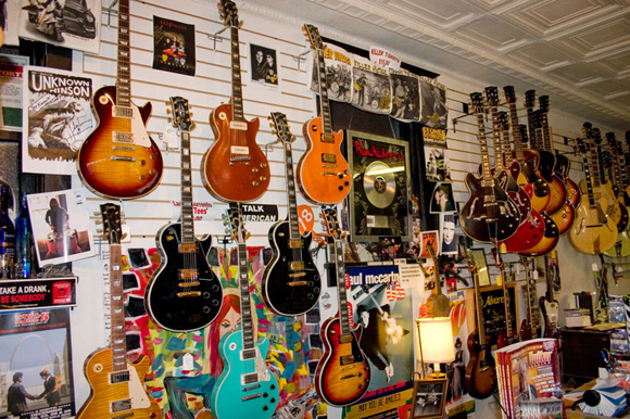 Killer Vintage Guitar Shop in St. Louis, MO