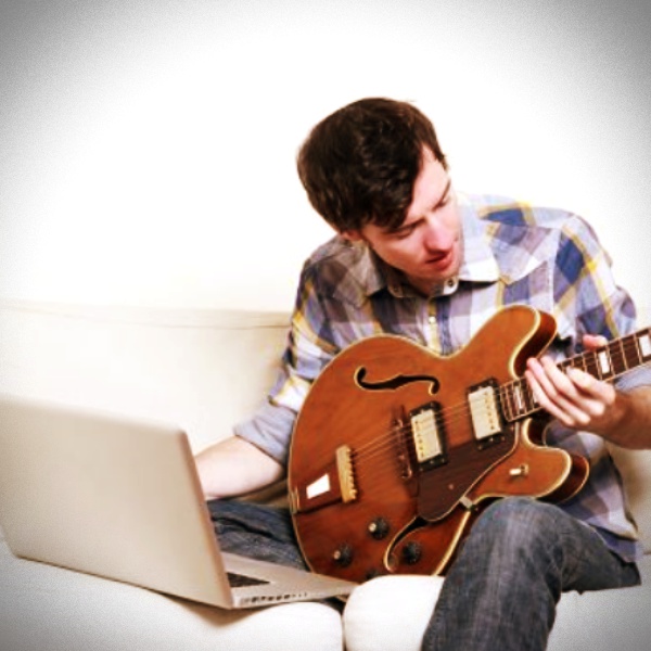 How to learn guitar online in 14 days