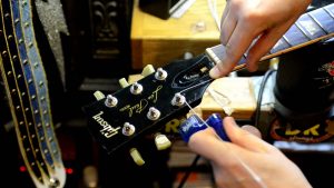 re-stringing guitar