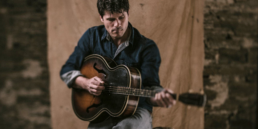 Seth Lakeman and his tenor guitar