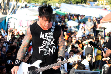 Vampiro with his Eastwood Mach Two Guitar