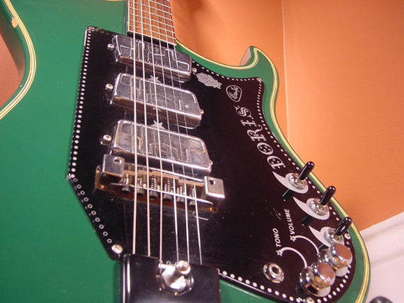 Vintage 1960's Wandre Doris Electric Guitar (Green) Vintage 1960's Wandre Doris Electric Guitar (Green)