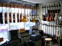 Wade's Guitar Shop (Milwaukee, WI)